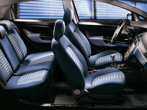 Характеристики автомобиля Fiat Punto 1.4 MT Active 5dr (08.2010 - 03.2012): фото, вместимость, скорость, двигатель, топливо, масса, отзывы