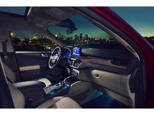 Характеристики автомобиля Ford Escape 1.5 AT AWD S (09.2019 - н.в.): фото, вместимость, скорость, двигатель, топливо, масса, отзывы