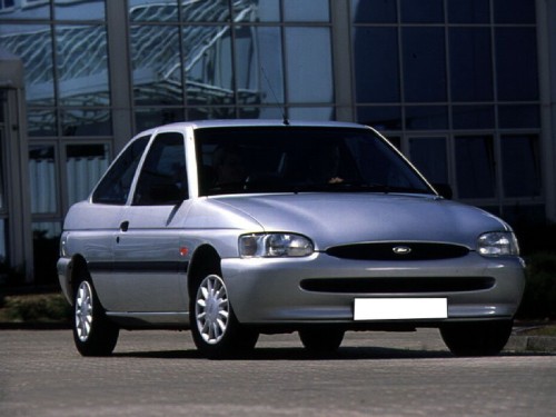 Характеристики автомобиля Ford Escort 1.8 MT (01.1995 - 09.2000): фото, вместимость, скорость, двигатель, топливо, масса, отзывы