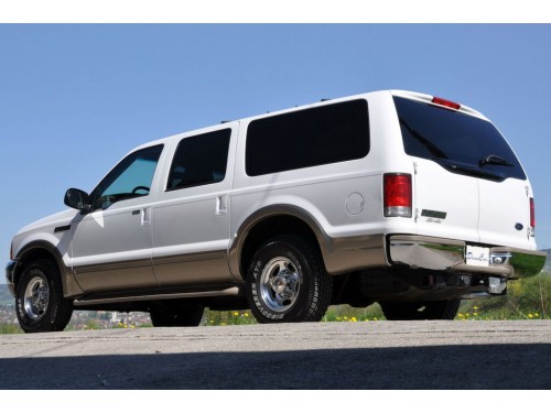 Характеристики автомобиля Ford Excursion 5.4 AT 4WD XLT Value (08.2002 - 07.2003): фото, вместимость, скорость, двигатель, топливо, масса, отзывы