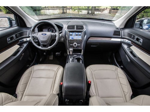 Характеристики автомобиля Ford Explorer 2.3 AT AWD Explorer (10.2017 - 04.2019): фото, вместимость, скорость, двигатель, топливо, масса, отзывы