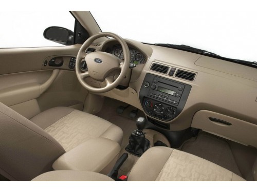 Характеристики автомобиля Ford Focus 2.0 AT ZX4 SES (08.2004 - 08.2007): фото, вместимость, скорость, двигатель, топливо, масса, отзывы