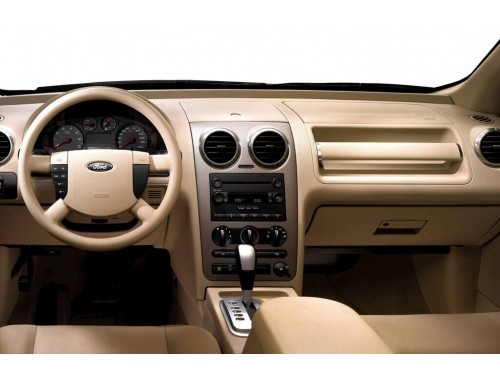Характеристики автомобиля Ford Freestyle 3.0 CVT AWD Limited (03.2004 - 11.2007): фото, вместимость, скорость, двигатель, топливо, масса, отзывы