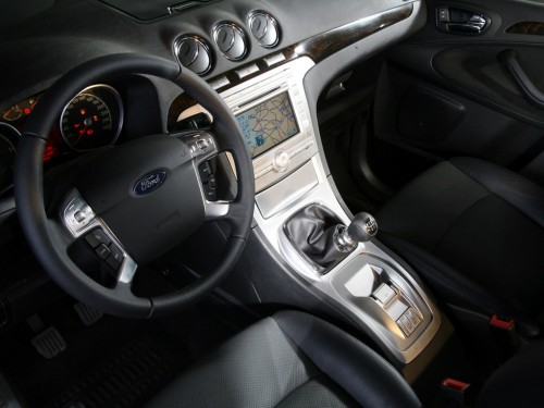 Характеристики автомобиля Ford Galaxy 1.8 TDCi MT Core (06.2006 - 05.2010): фото, вместимость, скорость, двигатель, топливо, масса, отзывы