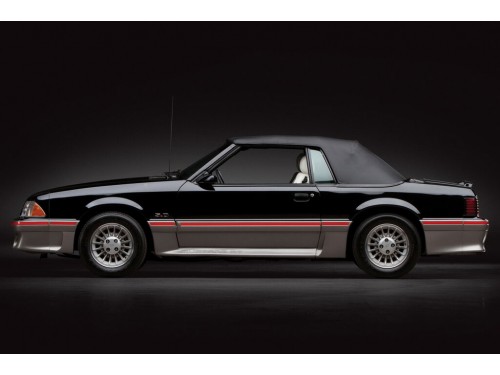 Характеристики автомобиля Ford Mustang 4.9 MT Mustang GT Convertible (08.1989 - 09.1992): фото, вместимость, скорость, двигатель, топливо, масса, отзывы