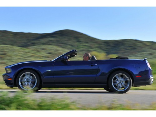 Характеристики автомобиля Ford Mustang 4.0 MT Mustang V6 Premium (01.2009 - 06.2010): фото, вместимость, скорость, двигатель, топливо, масса, отзывы