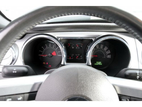 Характеристики автомобиля Ford Mustang 4.0 AT Mustang V6 Deluxe (08.2006 - 12.2008): фото, вместимость, скорость, двигатель, топливо, масса, отзывы
