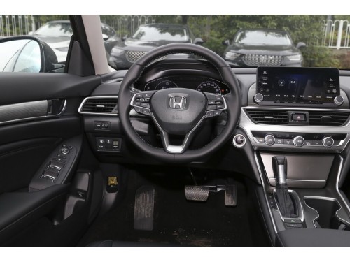 Характеристики автомобиля Honda Accord 1.5T CVT 230Turbo Comfort (04.2018 - 06.2019): фото, вместимость, скорость, двигатель, топливо, масса, отзывы