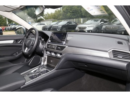 Характеристики автомобиля Honda Accord 1.5T CVT 260Turbo Luxury (07.2019 - 09.2021): фото, вместимость, скорость, двигатель, топливо, масса, отзывы
