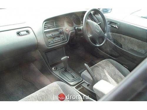Характеристики автомобиля Honda Accord 2.0 VTS (09.1997 - 12.1998): фото, вместимость, скорость, двигатель, топливо, масса, отзывы