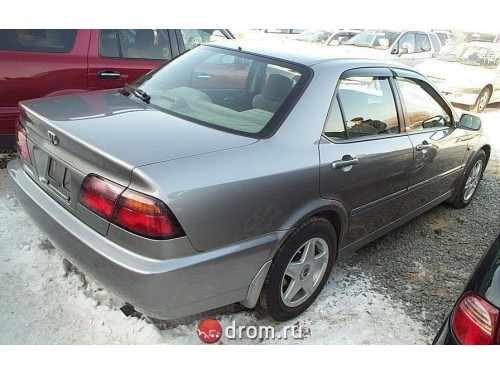 Характеристики автомобиля Honda Accord 2.0 VTS (01.1999 - 05.2000): фото, вместимость, скорость, двигатель, топливо, масса, отзывы