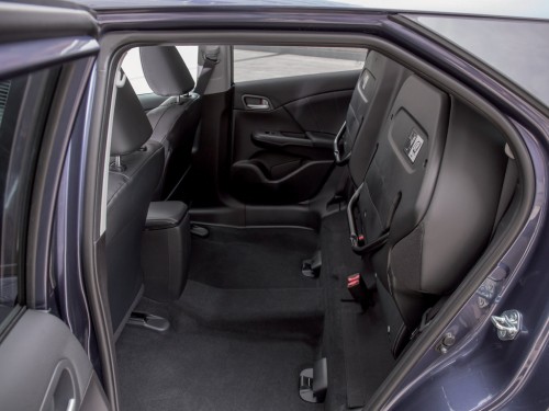 Характеристики автомобиля Honda Civic 1.8 MT Sport (01.2014 - 01.2015): фото, вместимость, скорость, двигатель, топливо, масса, отзывы