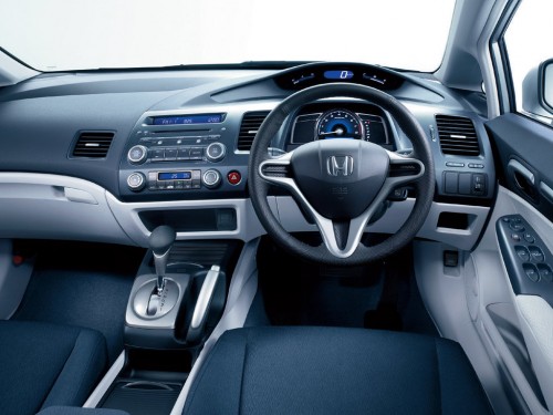 Характеристики автомобиля Honda Civic 1.8 G (09.2009 - 11.2009): фото, вместимость, скорость, двигатель, топливо, масса, отзывы