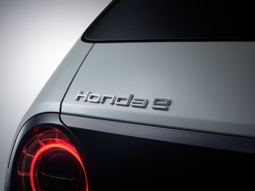 Характеристики автомобиля Honda e HONDA E (06.2020 - н.в.): фото, вместимость, скорость, двигатель, топливо, масса, отзывы