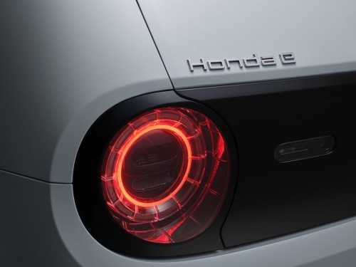 Характеристики автомобиля Honda e HONDA E (06.2020 - н.в.): фото, вместимость, скорость, двигатель, топливо, масса, отзывы