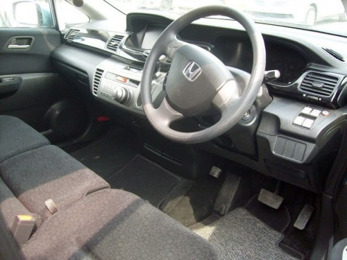 Характеристики автомобиля Honda Edix 1.7 17X 4WD (07.2004 - 11.2005): фото, вместимость, скорость, двигатель, топливо, масса, отзывы