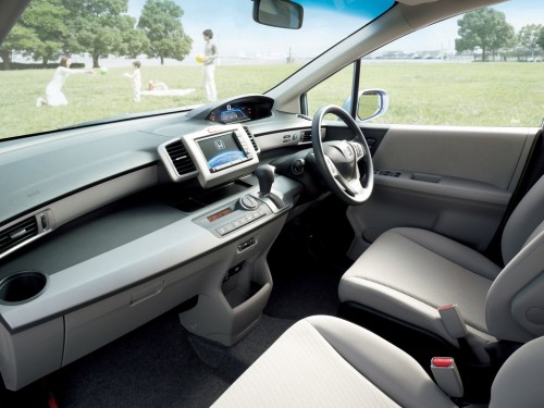 Характеристики автомобиля Honda Freed 1.5 G Aero (7-Seater) (11.2012 - 03.2014): фото, вместимость, скорость, двигатель, топливо, масса, отзывы
