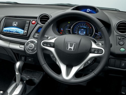 Характеристики автомобиля Honda Insight 1.5 Exclusive XL InterNavi Select (05.2013 - 03.2014): фото, вместимость, скорость, двигатель, топливо, масса, отзывы