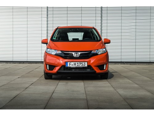 Характеристики автомобиля Honda Jazz 1.3 MT Comfort (09.2015 - 08.2017): фото, вместимость, скорость, двигатель, топливо, масса, отзывы