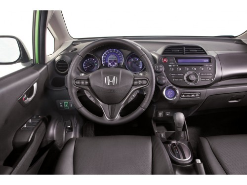 Характеристики автомобиля Honda Jazz 1.2 MT S Cool (04.2011 - 08.2015): фото, вместимость, скорость, двигатель, топливо, масса, отзывы