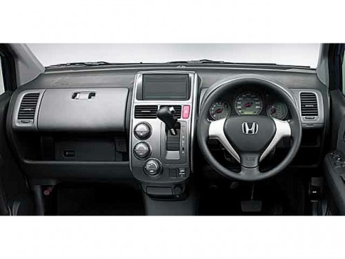 Характеристики автомобиля Honda Mobilio Spike 1.5 AU type  active edition 4WD (08.2006 - 04.2008): фото, вместимость, скорость, двигатель, топливо, масса, отзывы