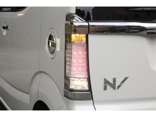 Характеристики автомобиля Honda N-BOX Slash 660 G A Package (12.2014 - 11.2015): фото, вместимость, скорость, двигатель, топливо, масса, отзывы