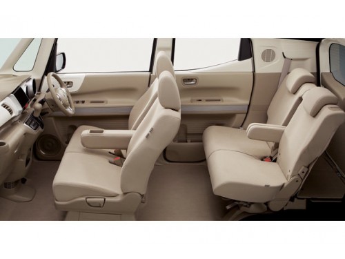 Характеристики автомобиля Honda N-BOX Slash 660 G A Package (12.2014 - 11.2015): фото, вместимость, скорость, двигатель, топливо, масса, отзывы