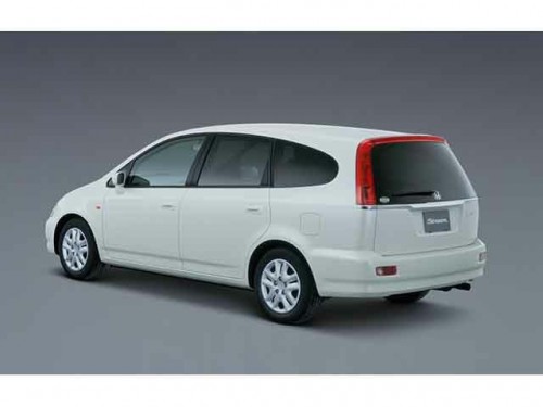 Характеристики автомобиля Honda Stream 1.7 L aero stage (05.2003 - 08.2003): фото, вместимость, скорость, двигатель, топливо, масса, отзывы