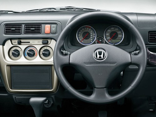 Характеристики автомобиля Honda Vamos Hobio 660 L (12.2005 - 01.2007): фото, вместимость, скорость, двигатель, топливо, масса, отзывы