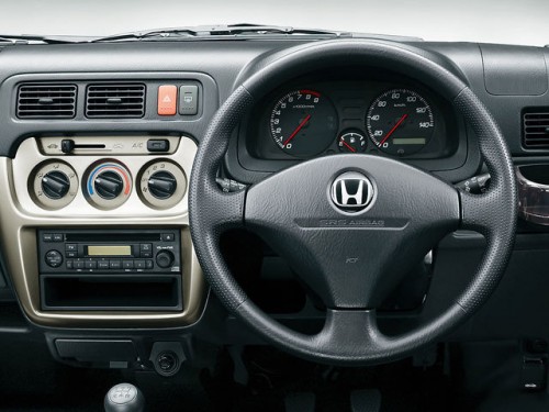 Характеристики автомобиля Honda Vamos Hobio 660 L (12.2005 - 01.2007): фото, вместимость, скорость, двигатель, топливо, масса, отзывы