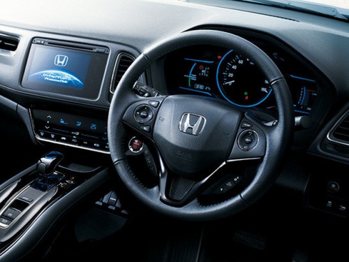 Характеристики автомобиля Honda Vezel 1.5 G 4WD (12.2013 - 03.2015): фото, вместимость, скорость, двигатель, топливо, масса, отзывы
