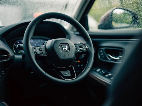 Характеристики автомобиля Honda ZR-V 1.5 X 4WD (04.2023 - н.в.): фото, вместимость, скорость, двигатель, топливо, масса, отзывы