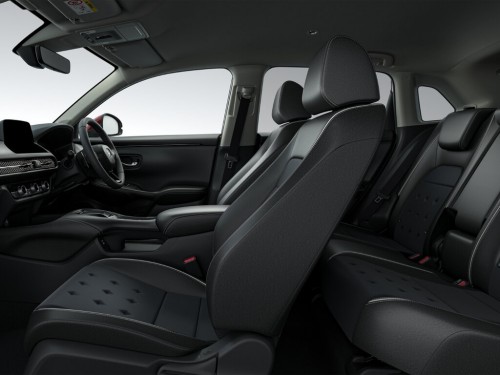 Характеристики автомобиля Honda ZR-V 1.5 X 4WD (04.2023 - н.в.): фото, вместимость, скорость, двигатель, топливо, масса, отзывы