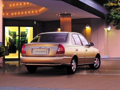 Характеристики автомобиля Hyundai Accent 1.5 MT MT2 (03.2001 - 08.2012): фото, вместимость, скорость, двигатель, топливо, масса, отзывы