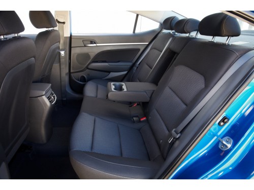 Характеристики автомобиля Hyundai Elantra 1.6 AT Active (06.2016 - 01.2017): фото, вместимость, скорость, двигатель, топливо, масса, отзывы