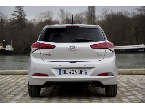 Характеристики автомобиля Hyundai i20 1.0 T-GDI MT Style (01.2016 - 05.2018): фото, вместимость, скорость, двигатель, топливо, масса, отзывы