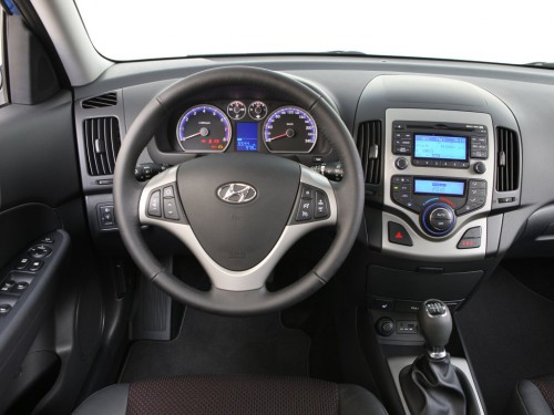 Характеристики автомобиля Hyundai i30 1.4 MT Classic (03.2010 - 03.2012): фото, вместимость, скорость, двигатель, топливо, масса, отзывы