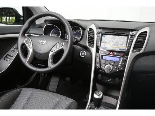 Характеристики автомобиля Hyundai i30 1.6 CRDi AMT Style (04.2015 - 01.2017): фото, вместимость, скорость, двигатель, топливо, масса, отзывы