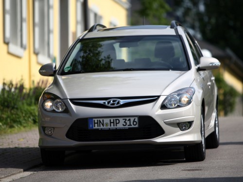Характеристики автомобиля Hyundai i30 1.6 CRDi AT Comfort (03.2010 - 03.2012): фото, вместимость, скорость, двигатель, топливо, масса, отзывы