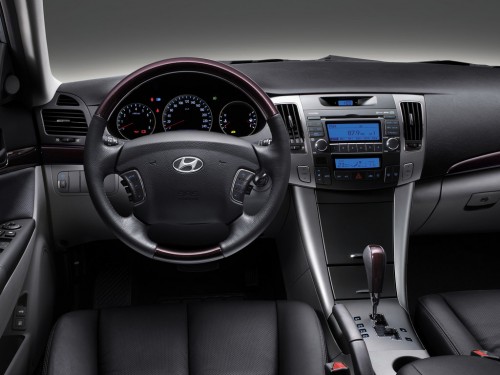 Характеристики автомобиля Hyundai Sonata 2.0 AT Premier Black Premium (11.2007 - 08.2009): фото, вместимость, скорость, двигатель, топливо, масса, отзывы