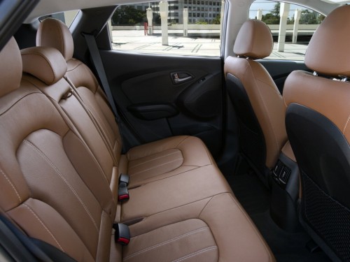 Характеристики автомобиля Hyundai Tucson 2.0 AT 2WD SE (10.2013 - 02.2015): фото, вместимость, скорость, двигатель, топливо, масса, отзывы