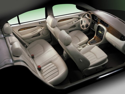 Характеристики автомобиля Jaguar X-Type 2.0 MT Executive (03.2002 - 07.2005): фото, вместимость, скорость, двигатель, топливо, масса, отзывы