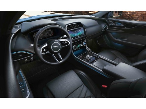 Характеристики автомобиля Jaguar XE 2.0T AT 4WD R-Dynamic HSE (02.2019 - 04.2021): фото, вместимость, скорость, двигатель, топливо, масса, отзывы