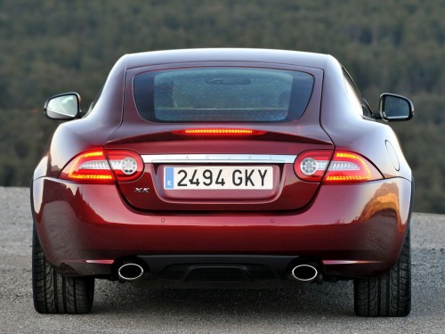 Характеристики автомобиля Jaguar XK 5.0 S/C AT XKR (02.2009 - 02.2011): фото, вместимость, скорость, двигатель, топливо, масса, отзывы