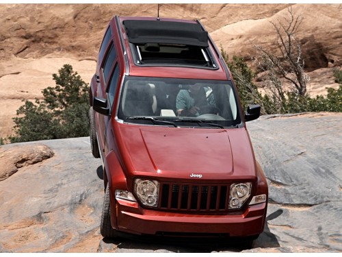 Характеристики автомобиля Jeep Liberty 3.7 AT 4WD Sport (07.2007 - 06.2012): фото, вместимость, скорость, двигатель, топливо, масса, отзывы