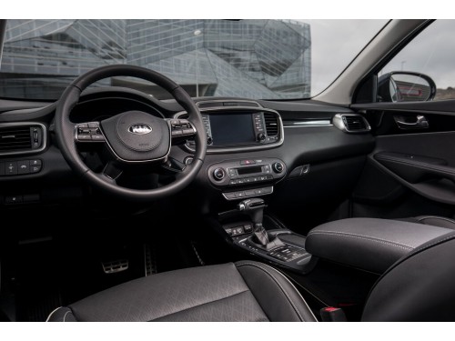 Характеристики автомобиля Kia Sorento 2.0 VGT AT 2WD Master 5 seats (04.2018 - 03.2020): фото, вместимость, скорость, двигатель, топливо, масса, отзывы