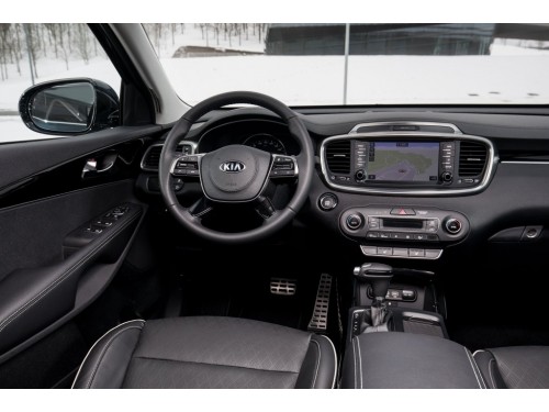 Характеристики автомобиля Kia Sorento 2.2 CRDi AT Premium (12.2017 - 11.2020): фото, вместимость, скорость, двигатель, топливо, масса, отзывы