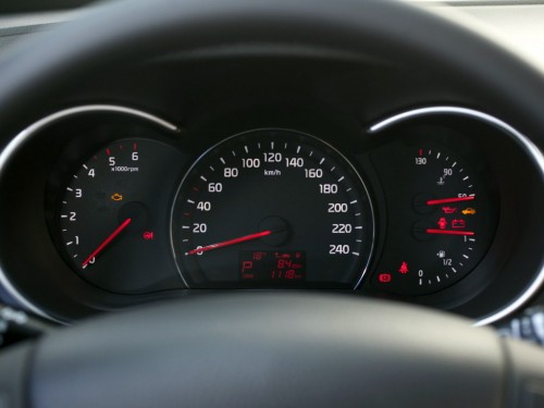 Характеристики автомобиля Kia Sorento 2.2 CRDi AT Comfort (06.2014 - 10.2015): фото, вместимость, скорость, двигатель, топливо, масса, отзывы