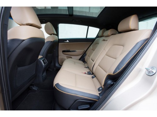 Характеристики автомобиля Kia Sportage 2.0 AT 2WD Comfort FCC 2017 (05.2017 - 09.2017): фото, вместимость, скорость, двигатель, топливо, масса, отзывы