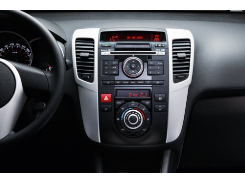 Характеристики автомобиля Kia Venga 1.6 AT Comfort (12.2013 - 01.2015): фото, вместимость, скорость, двигатель, топливо, масса, отзывы